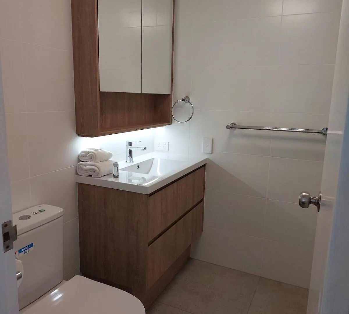 Stylish 1 Bedroom With Private Rooftop Spa Mooloolaba Australien